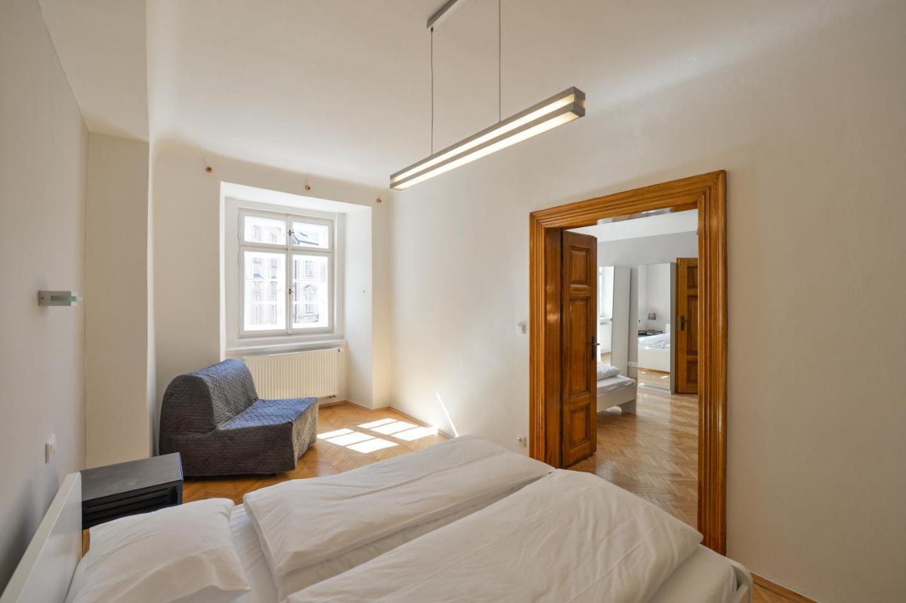Celetná 27 *