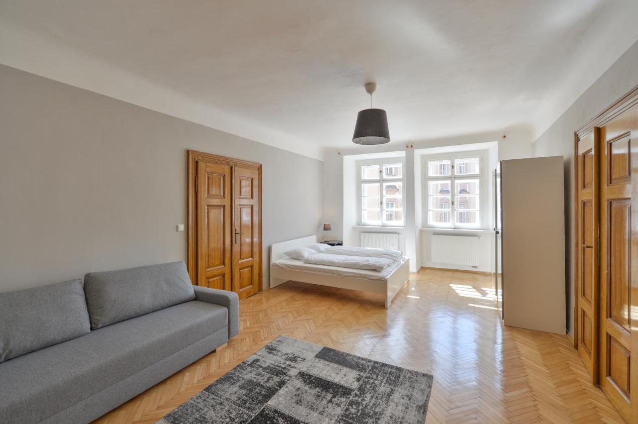 Celetná 27
